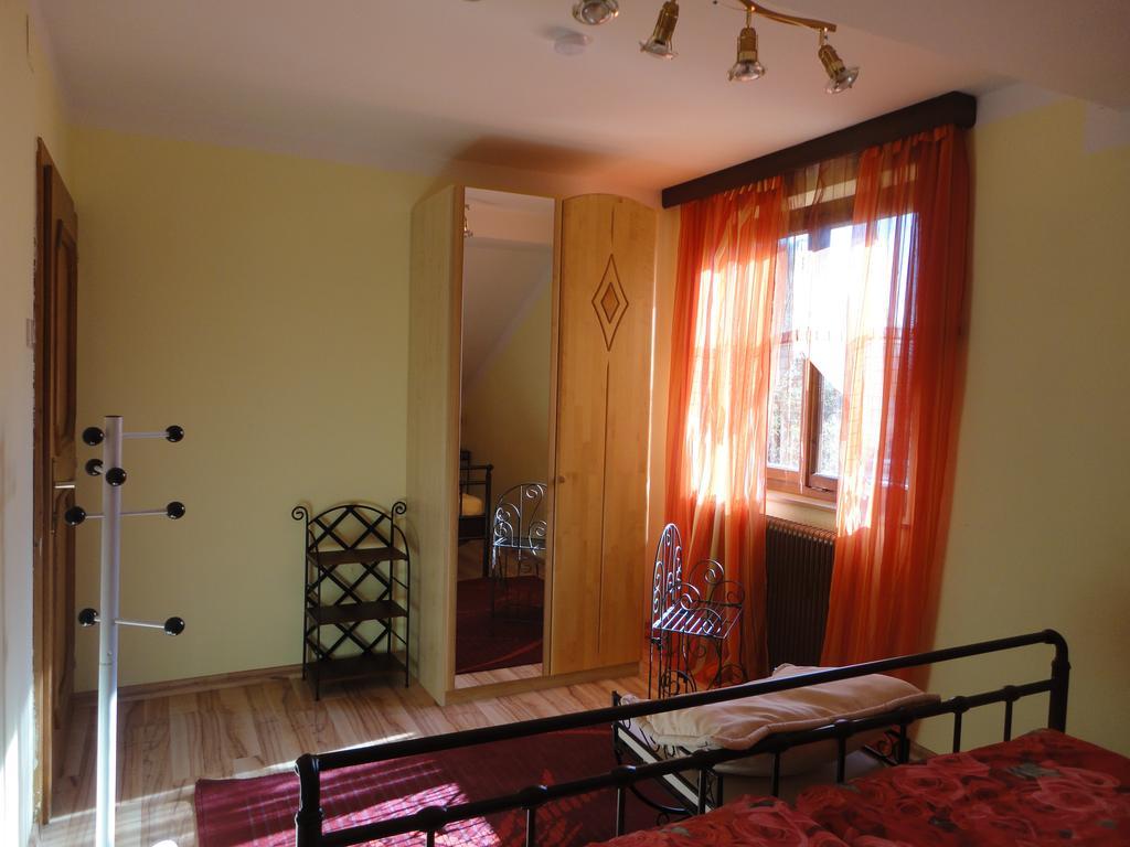 Ferienhaus Burgblick Treffen Oda fotoğraf